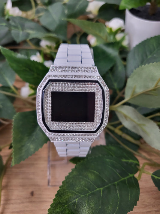 Relógio casio branco com zircónias